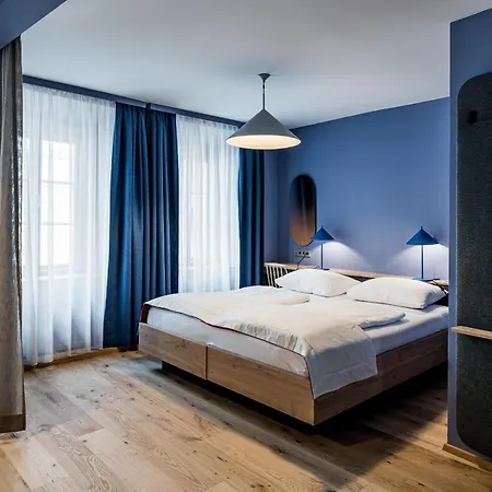 מלון Altstadthotel Weisse Taube 4*