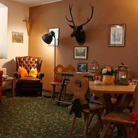 Otel Altstadthotel Weisse Taube 4*
