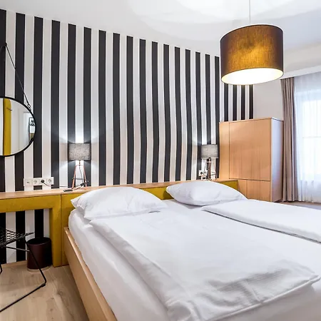 Hotel Altstadthotel Weisse Taube 4*