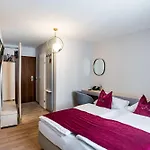 Altstadthotel Weisse Taube 4*