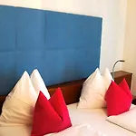 Altstadthotel Weisse Taube 4*