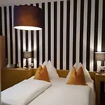 Altstadthotel Weisse Taube 4*