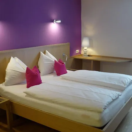Altstadthotel Weisse Taube 4*